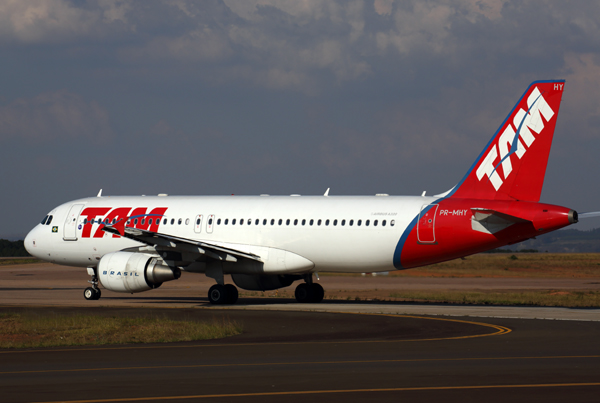 TAM AIRBUS A320 VCP RF 5K5A3067.jpg