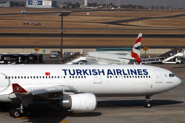 TURKISH AIRLINES AIRBUS A330 300 JNB RF IMG_9277.jpg