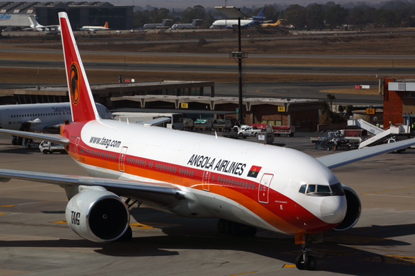 TAAG ANGOLA BOEING 777 200 JNB RF 5K5A1619.jpg