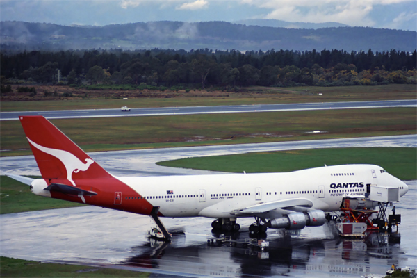 QANTAS BOEING 747 200 HBA 227 30.jpg