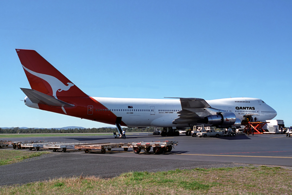 QANTAS BOEING 747 200 HBA RF 223 4.jpg