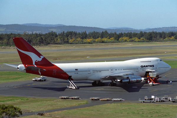 QANTAS BOEING 747 200 HBA RF 224 7.jpg