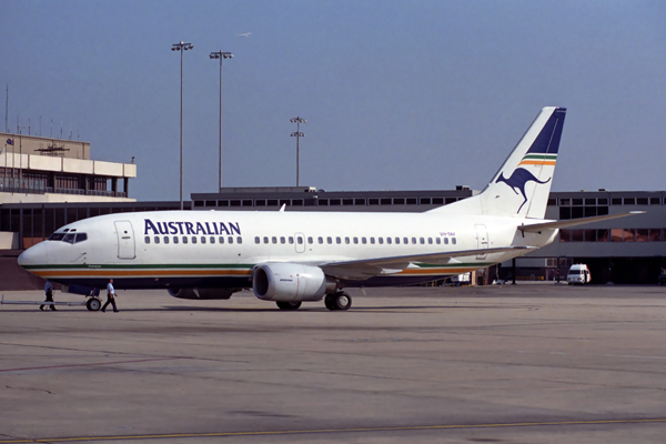 AUSTRALIAN BOEING 737 300 MEL RF 265 13.jpg
