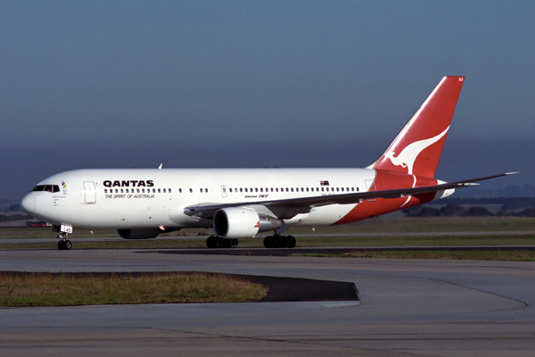 QANTAS BOEING 767 200 MEL RF 290 9.jpg