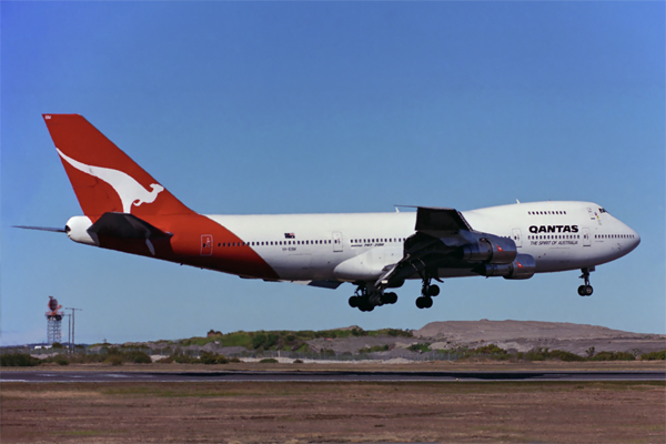 QANTAS BOEING 747 200 SYD RF 305 2.jpg