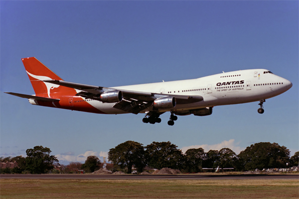 QANTAS BOEING 747 200 SYD RF 305 12.jpg
