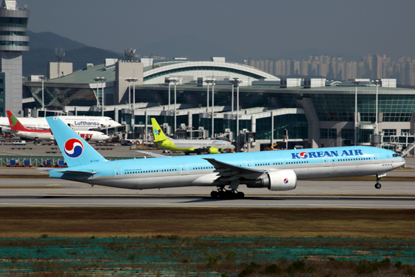 KOREAN AIR BOEING 777 300ER ICN RF 5K5A0040.jpg