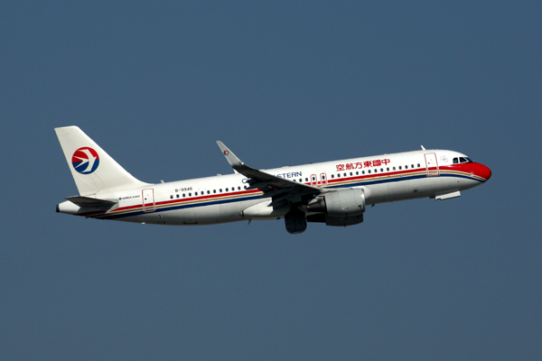 CHINA EASTERN AIRBUS A320 ICN RF 5K5A0075.jpg