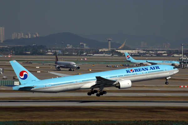 KOREAN AIR BOEING 777 300ER ICN RF 5K5A0099.jpg