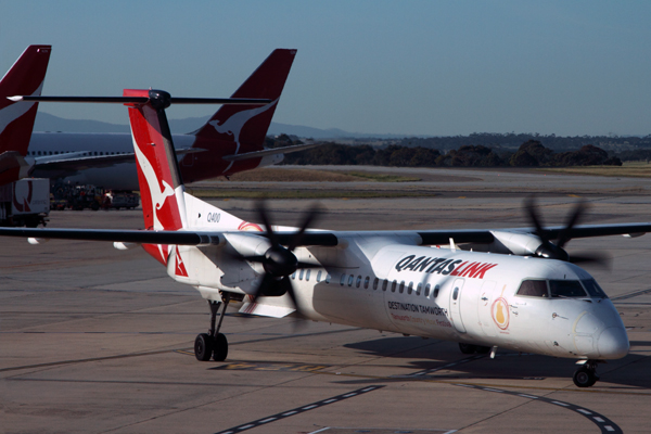 QANTAS LINK DASH 8 400 MEL RF IMG_9866.jpg