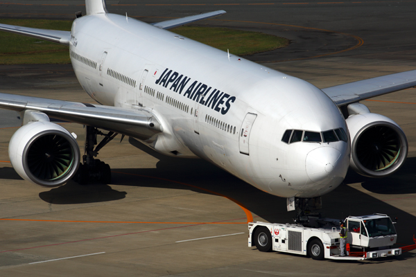 JAPAN AIRLINES BOEING 777 200 FUK RF  5K5A0976.jpg