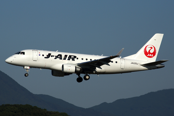 J AIR EMBRAER 170 FUK RF 5K5A1183.jpg