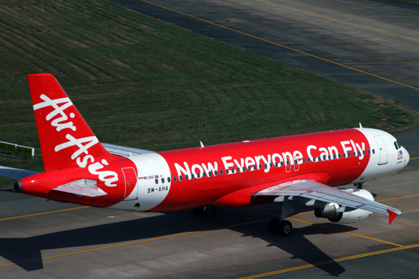 AIR ASIA AIRBUS A320 SGN RF IMG_0121.jpg