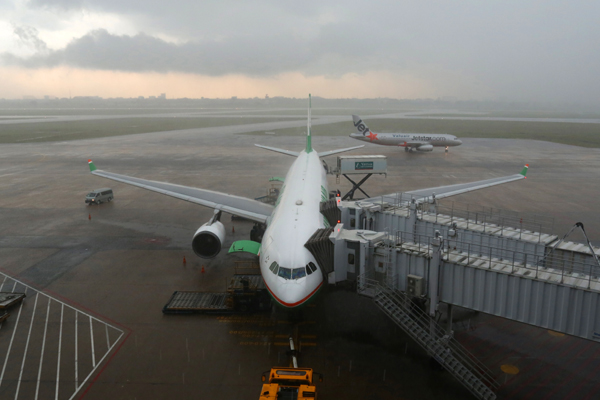 EVA AIR AIRBUS A330 200 SGN RF 5K5A5840.jpg