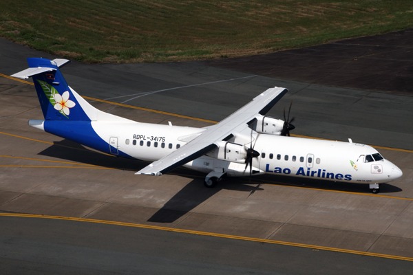 LAO AIRLINES ATR72 SGN RF IMG_0148.jpg