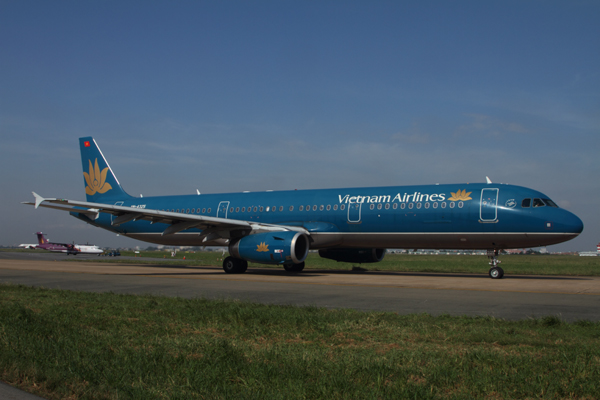 VIETNAM AIRLINES AIRBUS A321 SGN RF IMG_0040.jpg