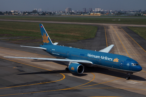 VIETNAM AIRLINES BOEING 777 200ER SGN RF IMG_0170.jpg