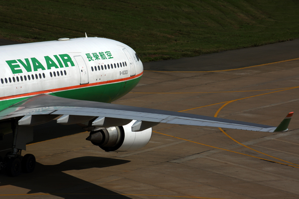 EVA AIR AIRBUS A330 200 SGN RF 5K5A6041.jpg