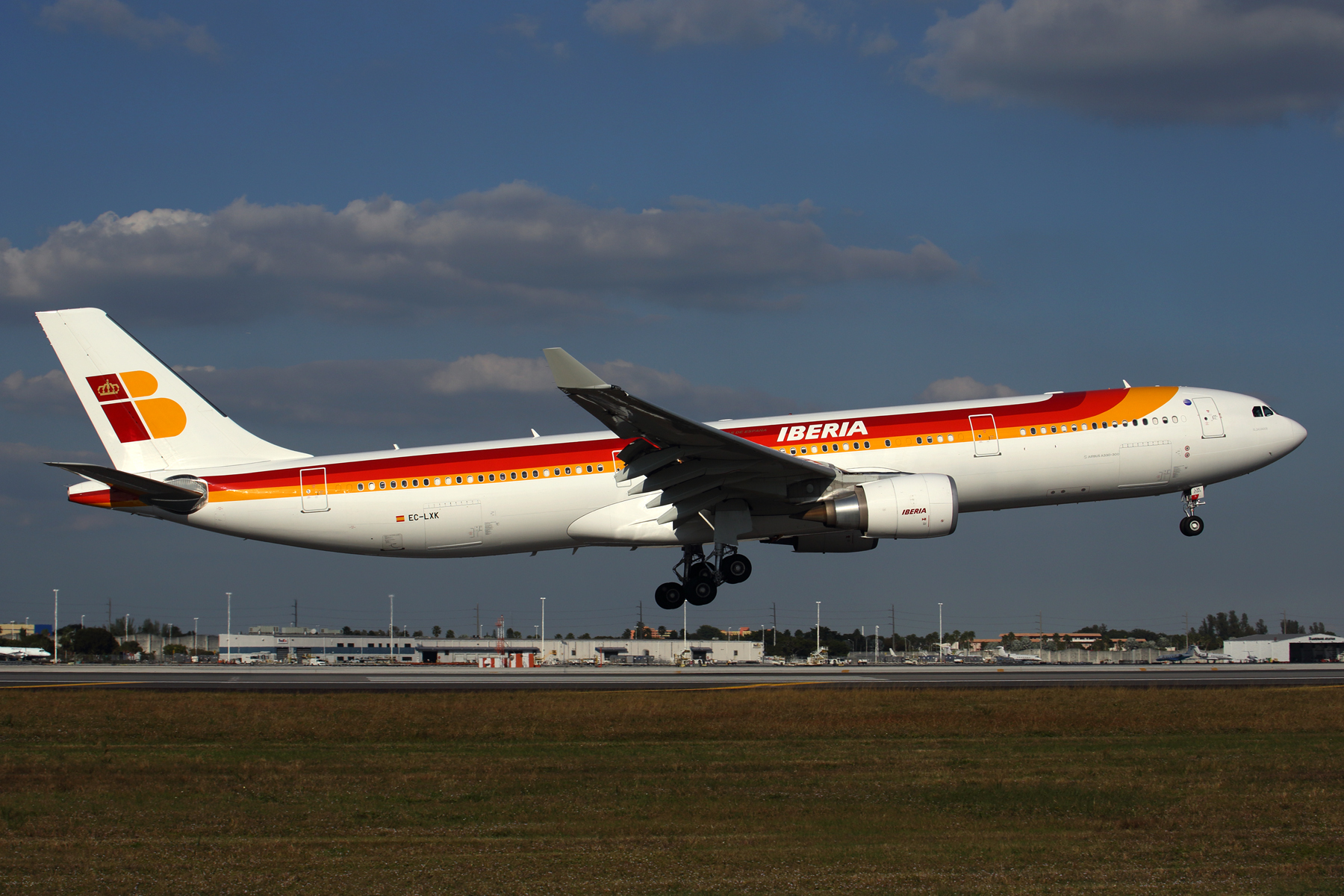 IBERIA AIRBUS A330 300 MIA RF 35K5A8867.jpg