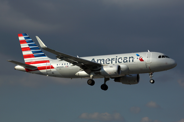 AMERICAN AIRBUS A319 MIA RF 5K5A8561.jpg