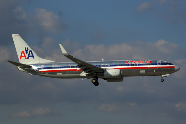 AMERICAN BOEING 737 800 MIA RF 5K5A8576.jpg