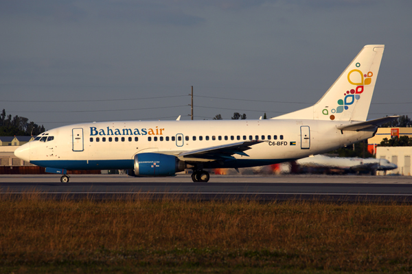 BAHAMAS AIR BOEING 737 500 MIA RF 5K5A9000.jpg