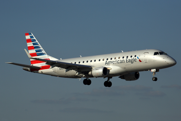 AMERICAN EAGLE EMBRAER 170 MIA R 5K5A8905.jpg