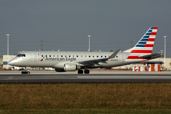 AMERICAN EAGLE EMBRAER 170 MIA RF 5K5A8889.jpg