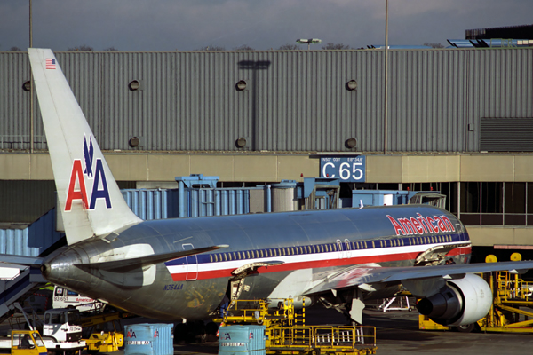 AMERICAN BOEING 767 300 RA RF 349 15.jpg