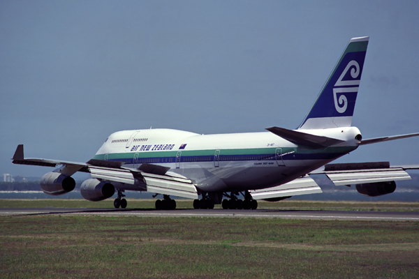 AIR NEW ZEALAND BOEING 747 400 SYD RF 373 29.jpg