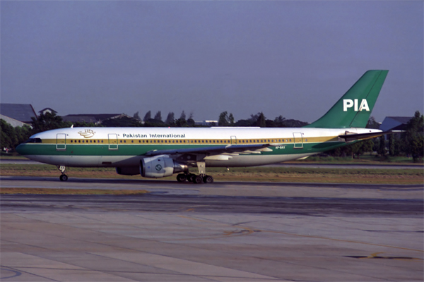 PAKISTAN INTERNATIONAL AIRBUS A300 BKK RF 359 33.jpg