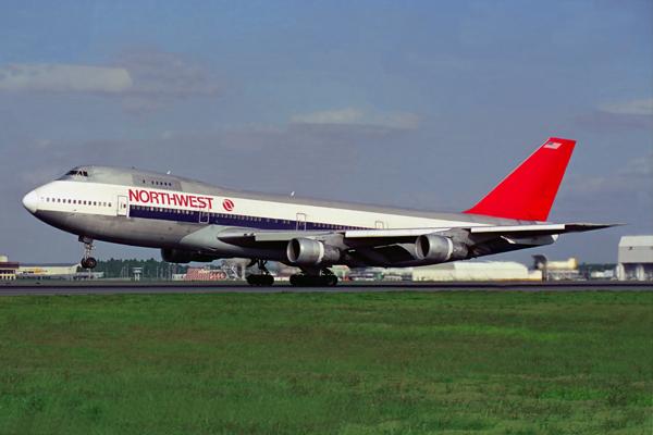 NORTHWEST BOEING 747 200 NRT RF 427 24.jpg