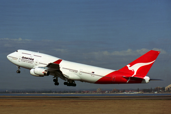 QANTAS BOEING 747 400 SYD RF 473 33.jpg