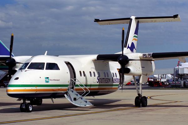 SOUTHERN AUSTRALIA DASH 8 100 MEL RF 490 8.jpg