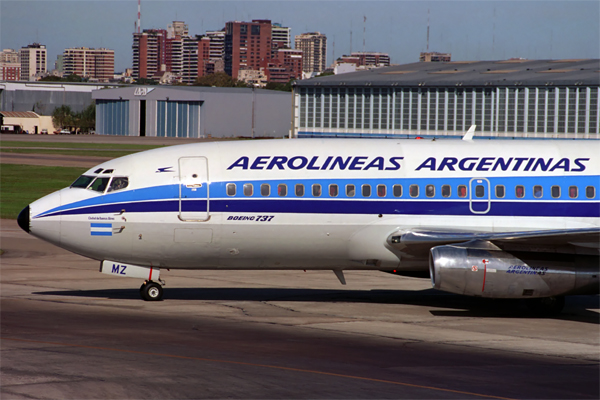 AEROLINEAS ARGENTINAS BOEING 737 200 AEP RF 520 25.jpg