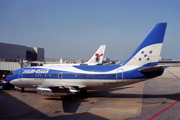 SAHSA BOEING 737 200 MIA RF 527 19.jpg