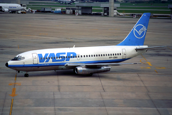 VASP BOEING 737 200 GIG RF 524 27.jpg