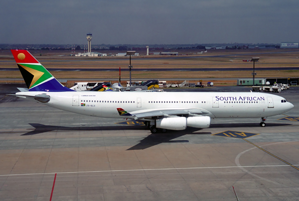 SOUTH AFRICAN AIRBUS A340 200 JNB RF 1785 11.jpg