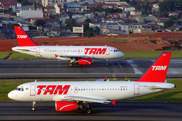 TAM AIRBUS A319S CGH RF 1728 21.jpg