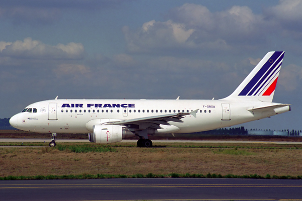 AIR FRANCE AIRBUS A319 CDG RF 1634 30.jpg