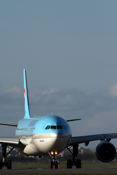 KOREAN AIR AIRBUS A330 300 FUK RF IMG_0905.jpg