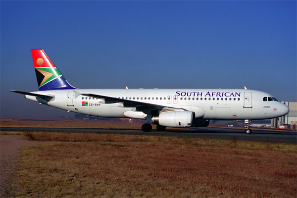 SOUTH AFRICAN AIRBUS A320 JNB RF 1485 9.jpg