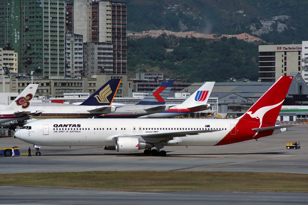 QANTAS BOEING 767 300 HKG RF 593 25.jpg