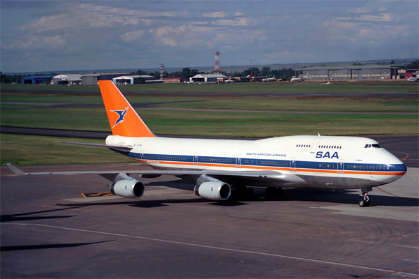 SOUTH AFRICAN BOEING 747 400 JNB RF 629 21.jpg