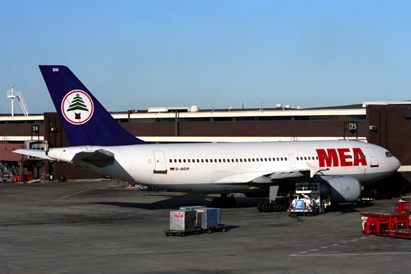 MEA AIRBUS A310 300 SYD RF 662 11.jpg