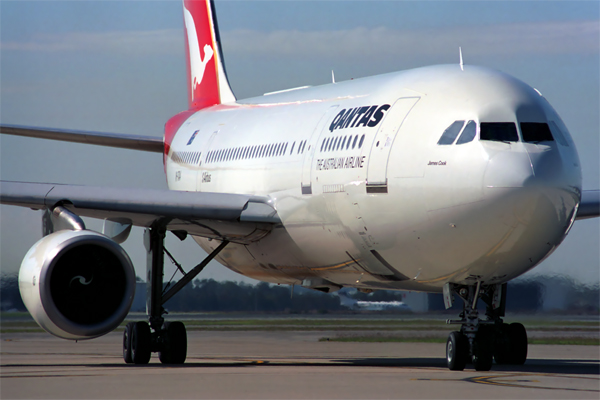 QANTAS AIRBUS A300 BNE RF 669 16.jpg