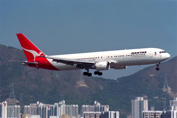 QANTAS BOEING 767 300 HKG RF 989 20.jpg