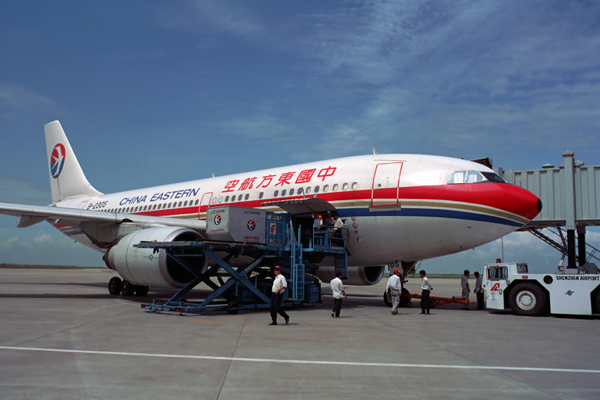 CHINA EASTERN AIRBUS A310 300 SZX RF 687 24.jpg