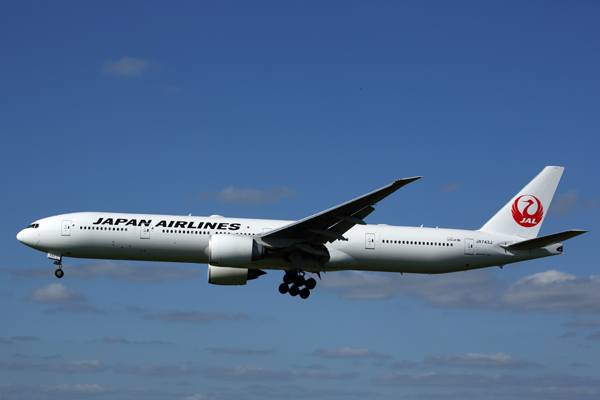 JAPAN AIRLINES BOEING 777 300ER LHR RF 5K5A0833.jpg