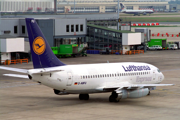 LUFTHANSA EXPRESS BOEING 737 200 LHR RF 723 24.jpg